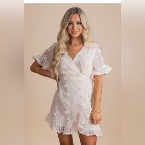Bella Ella Off White Faux Wrap Short Sleeve Dress Size Small EUC